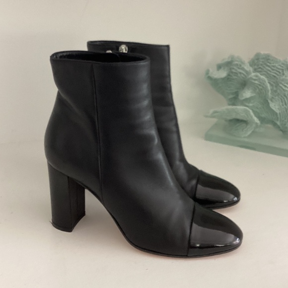 GIANVITO ROSSI Black "Langley" 85 Cap Toe Leather Booties Boots - Size 38 7.5.